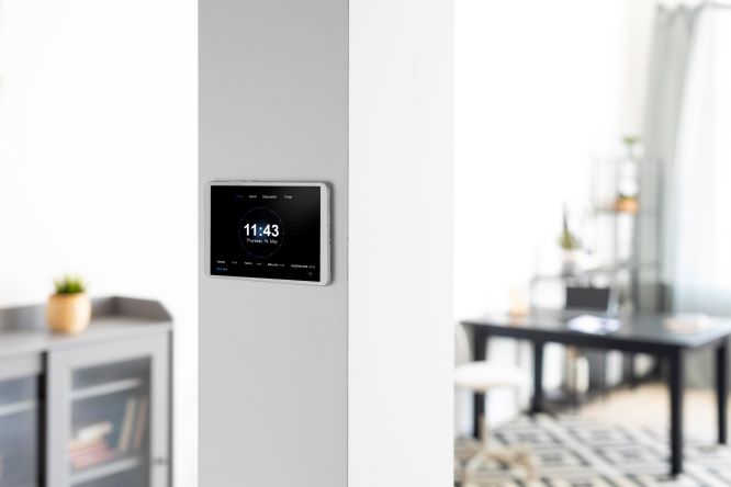 Smart thermostats compatible with systems lacking a C wire, including Nest, ecobee3 Lite, and Honeywell Home T9.