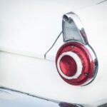Airbag curtain hinge clip in vehicle roofline